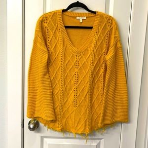 Bell sleeved distressed sweater sz S